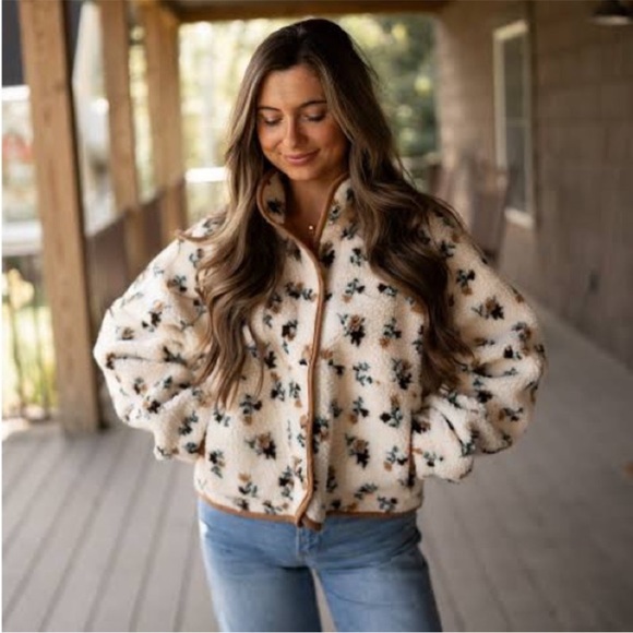 New Buttermelon Floral Fleece Jacket - Picture 13 of 14